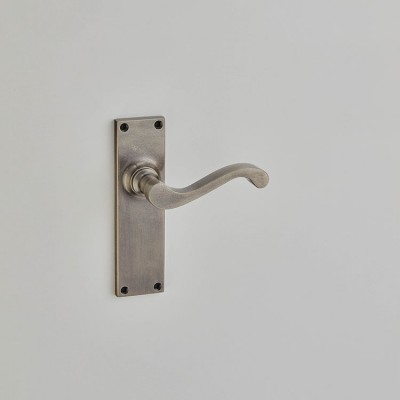 Croft 2095L Sheringham Door handle on Square Backplate 