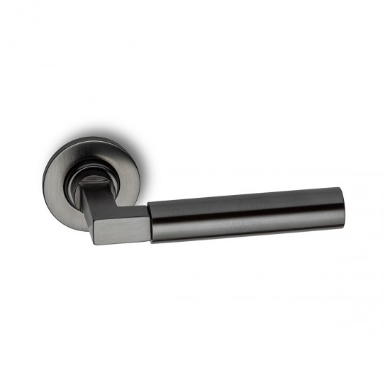 Henry Blake Hardware SK1050 Bauhaus Lever Handle on Round Rose