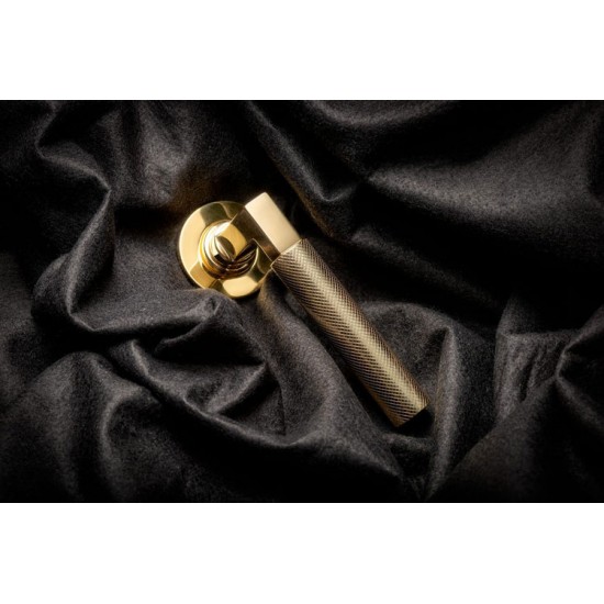 Henry Blake Hardware SK1060 Warehouse Lever Handle on Round Rose