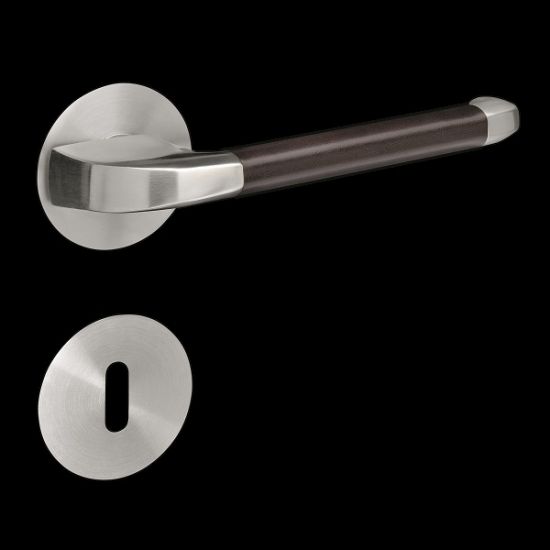 Plan-Design by Karcher Kent EPL96 Door Lever Handle on a Flush Rose with Leather Handle