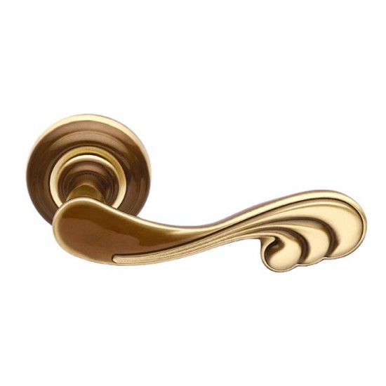 Mandelli Soft Door Handle on a Rose