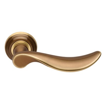 Mandelli Norma Door Handle on a Rose