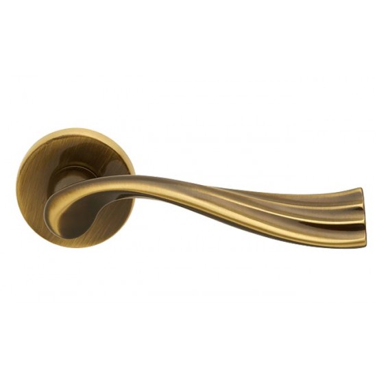 Mandelli River Door Handle on a Rose