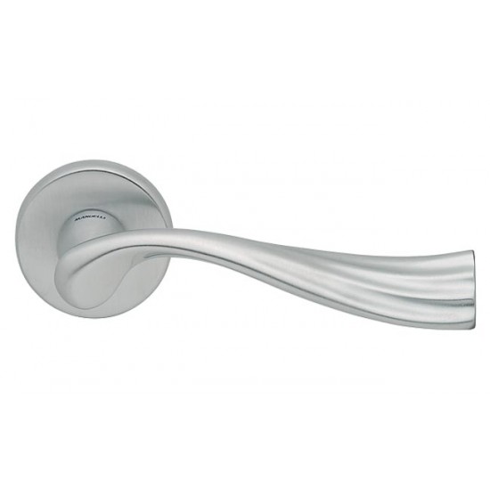 Mandelli River Door Handle on a Rose