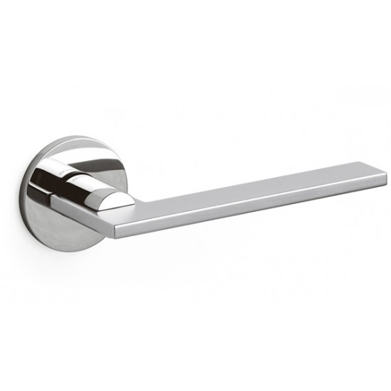 Olivari Open Door Handle on a Round Rose 