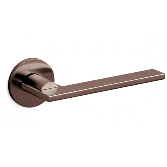 Olivari Open Door Handle on a Round Rose 