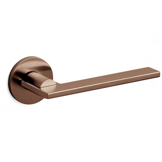 Olivari Open Door Handle on a Round Rose 