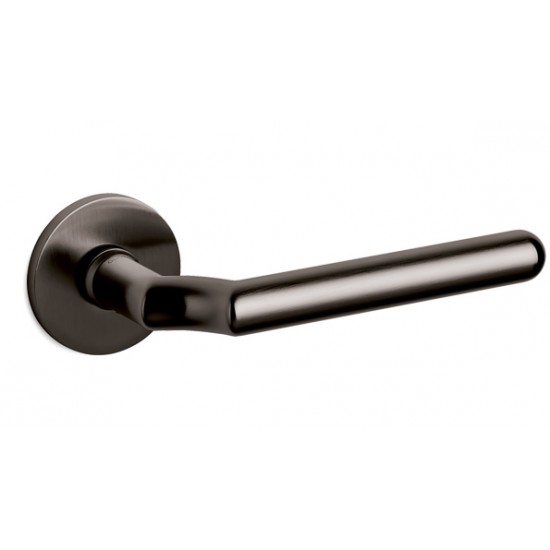 Olivari Virgola Door Handle on a Round Rose 