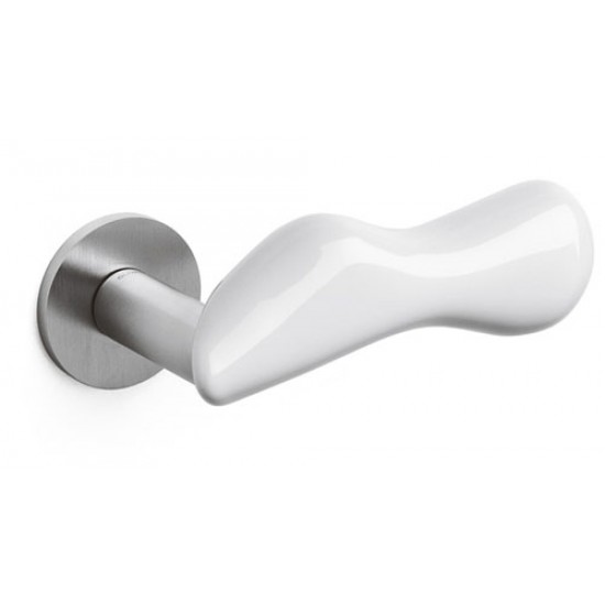 Olivari Chelsea Door Handle on a Round Rose 