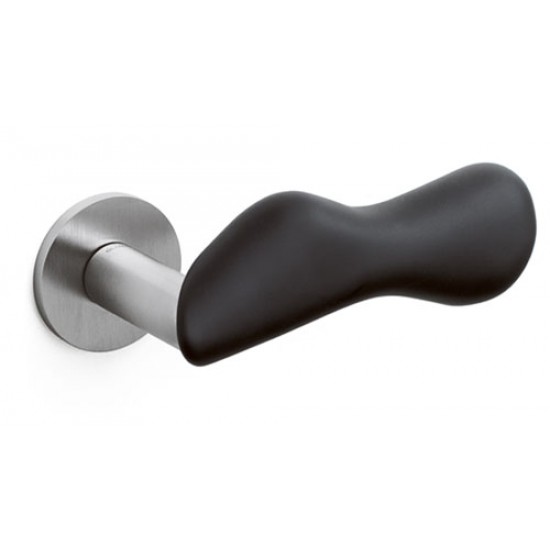 Olivari Chelsea Door Handle on a Round Rose 