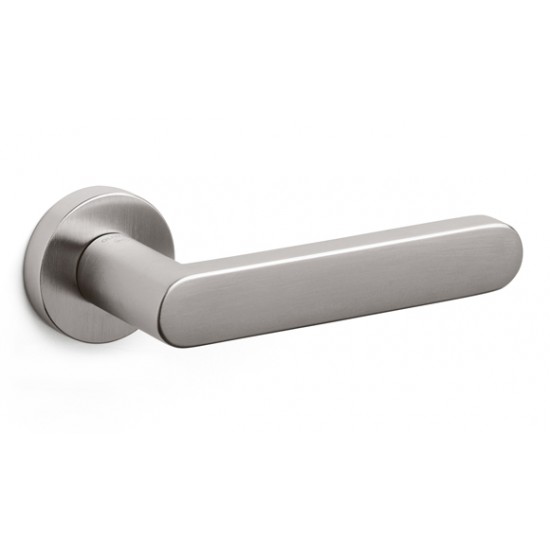 Olivari Link Door Handle on a Round Rose 