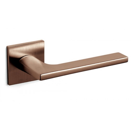 Olivari Lotus Q Door Handle on a Square Rose