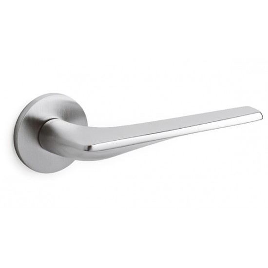 Olivari Twist Door Handle on a Round Rose 