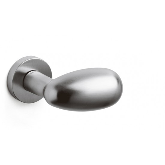 Olivari Egg/Uovo Door Handle on a Round Rose 