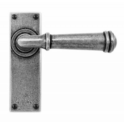 Finesse Design Durham Range Door Handle on a Back Plate in Pewter