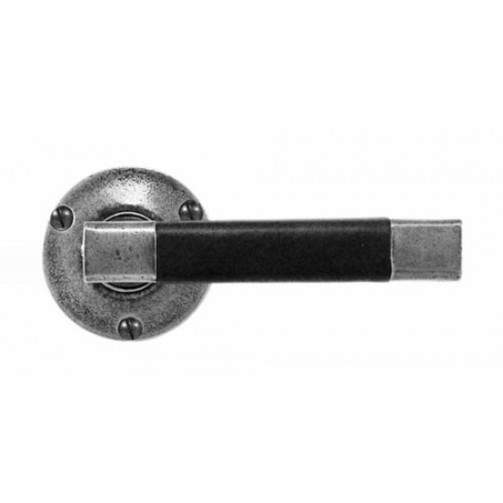 Finesse Design Jedburgh Range Latch Door Handle on a Rose in Pewter