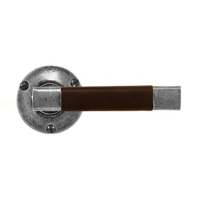 Finesse Design Jedburgh Range Latch Door Handle on a Rose in Pewter