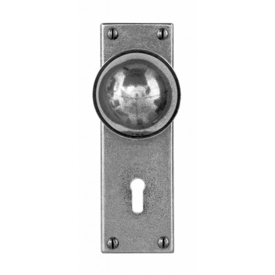 Finesse Design Pelton Range Door Knob on a Lock / Key Hole Back Plate in Pewter