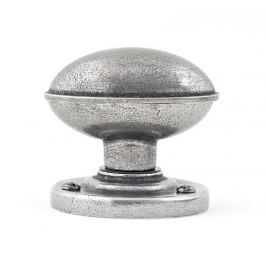 Finesse Design Lincoln Range Door Knob on a Round Rose in Pewter