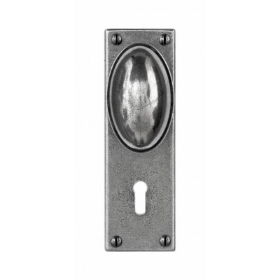 Finesse Design Lincoln Range Door Knob on a Lock / Key Hole Back Plate in Pewter