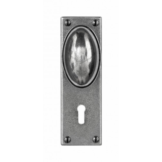 Finesse Design Lincoln Range Door Knob on a Lock / Key Hole Back Plate in Pewter