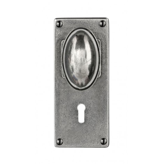 Finesse Design Lincoln Range Door Knob on a Lock / Key Hole Jesmond Back Plate in Pewter